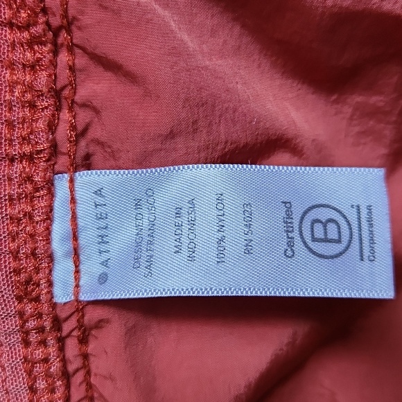 Athleta Women's Sz 16, Burnt Orange, Semi-Fitted with a Mid Rise Nylon Shorts - Picture 9 of 10